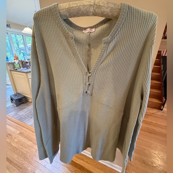 Pink Lily Tops - Pink Lily Waffle Knit Henley Long Sleeve Top – Size L
